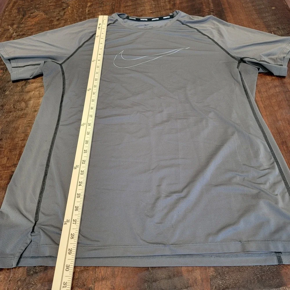 Nike Pro Dri Fit T Shirt Mens Size XL Gray Slim‎ Fit Center Swoosh Gym Workout